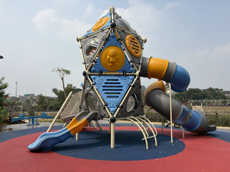 Feeling the heat: The main play structure at Embung Jagakarsa open green space in Jagakarsa, South Jakarta stands tall under direct sunlight with no shade above and around it, as seen on Aug. 10, 2026.