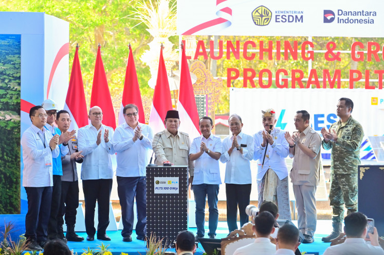 President Prabowo Subianto (center) presses a button during the launch and groundbreaking ceremony for the solar power plant programs in Gilimanuk, Jembrana, Bali, on Aug. 25, 2026.