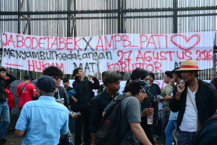 People gather in front of the Parliament Complex in Jakarta on Aug. 26, 2026, in preparation for a peaceful protest by the United Pati Community Alliance, or AMPB. The group held a peaceful protest that Thursday over corruption eradication and the passage of the Asset Forfeiture Bill.