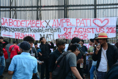 People gather in front of the Parliament Complex in Jakarta on Aug. 26, 2026, in preparation for a peaceful protest by the United Pati Community Alliance, or AMPB. The group held a peaceful protest that Thursday over corruption eradication and the passage of the Asset Forfeiture Bill.