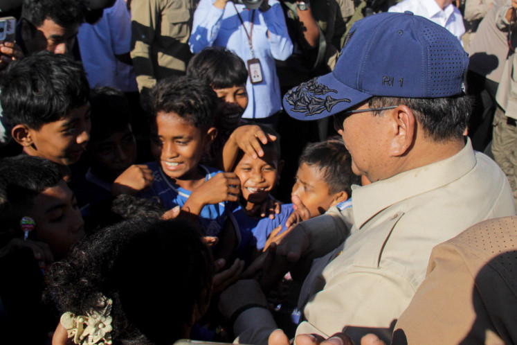 President Prabowo Subianto (right) greets residents while visiting an earthquake evacuation center at Berdikari Field in Nagekeo regency, East Nusa Tenggara, on Aug. 26, 2026. The visit was aimed at ensuring that the government&rsquo;s response and assistance for communities affected by the disaster were being carried out effectively. 