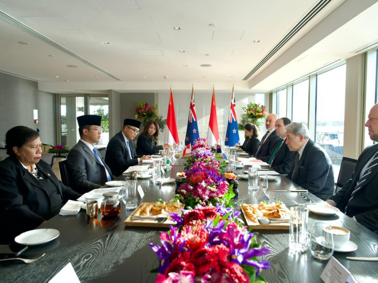 Foreign Minister Sugiono (second left) talks with New Zealander Foreign Minister Winston Peters (second right) during the 13th Joint Ministerial Commission between Indonesia and New Zealand on Aug. 28 in Auckland.