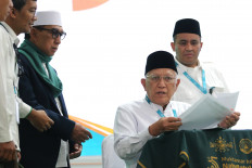 Abdul Hakim Mahfudz, better known as Gus Kikin, (at podium) addresses the audience as the new chairman of Nahdlatul Ulama (NU) on Aug. 31, 2026, the final day of the 35th NU National Congress (Muktamar) at Pondok Pesantren Bahrul Ulum Tambakberas, an Islamic boarding school in Jombang, East Java.