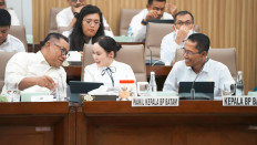 BP Batam head Amsakar Achmad (right) and BP Batam deputy head Claudia Chandra (center) attended a hearing on Aug. 31 with Commission VI of the House of Representatives in Central Jakarta in Jakarta. (Images courtesy of BP Batam