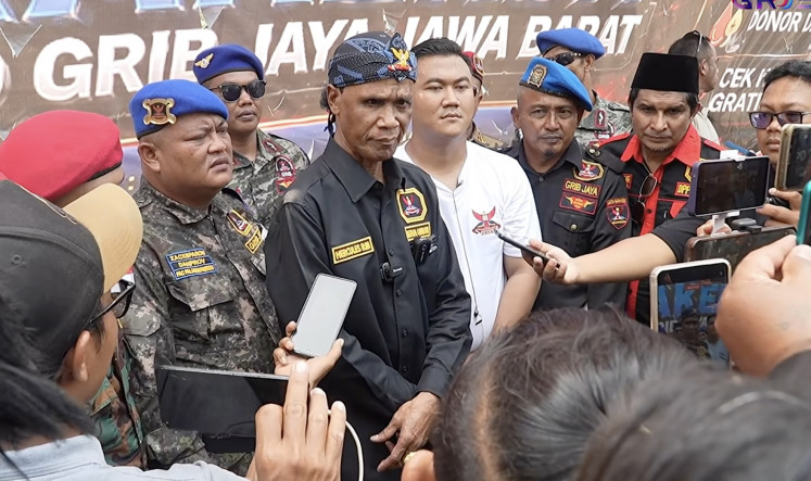 In this screen grab, Hercules or Rosario de Marshal (central) of United Indonesian People&rsquo;s Movement (GRIB) Jaya, speaks on Aug. 30 about several issues that emerged following chaotic demonstrations on Aug. 27 in Jakarta, after attending the regional working meeting of the GRIB Jaya West Java chapter, which also marked the first anniversary of the GRIB Jaya branch in Palabuhanratu, Sukabumi regency, West Java.