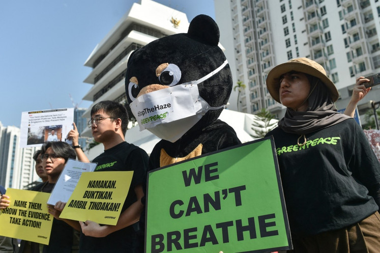 Activists gather on Sept. 4 in front of the Indonesian embassy in Kuala Lumpur to submit an official memorandum calling for transparency and corporate accountability across borders. Air quality in Malaysia deteriorated further from Sept. 1, as smoke from Indonesian forest fires drove up respiratory complaints and sent residents scrambling for protective masks.