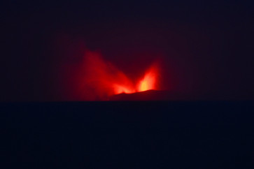 Anak Krakatau eruption halts flights, schools, fishing