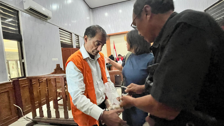 British national Baath Jarnail Singh (left) is handcuffed at the Denpasar District Court on Sept. 1, 2026, after the court in Bali&rsquo;s provincial capital sentenced him to nine years in prison and Rp 1 billion (US$56,600) or an additional 190 days behind bars for possessing more than 1.4 kilograms of cocaine.