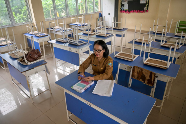 A junior high school teacher conducts an online lesson in an empty classroom after local authorities mandated remote learning due to haze from land and forest fires in Pontianak, West Kalimantan, on September 7, 2026. 