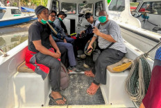 Five journalists pose on a boat on Sept. 7 that took them to cover the eruption of Mount Anak Krakatau in Lampung, before they were reported missing. Rescuers resumed the search operation on Sept. 9 for a speedboat carrying eight people, including the five journalists, that lost contact with the boat owner soon after departure, according to the National Search and Rescue Agency (Basarnas). 