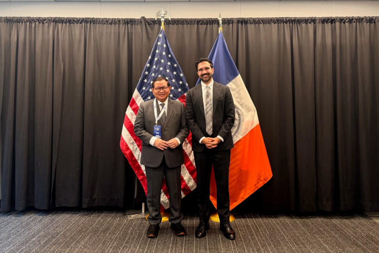 Jakarta Governor Pramono Anung (left) poses with New York Mayor Zohran Mamdani during a bilateral meeting at Civic Hall in New York in the United States on Sept. 20, 2026, on the sidelines of the Urban 20 Mayors Summit. 