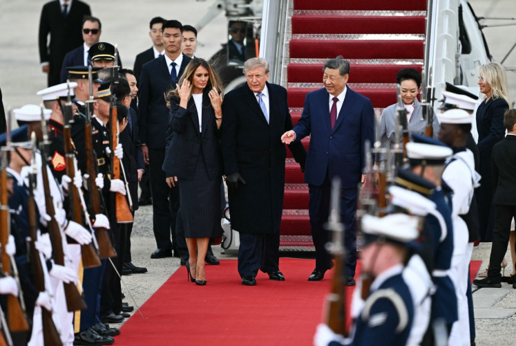 US President Donald Trump and US First Lady Melania Trump greet Chinese President Xi Jinping and China&rsquo;s First Lady Peng Liyuan upon their arrival at Joint Base Andrews in Maryland on September 23, 2026. Xi is visiting the United States from September 23 to 25.