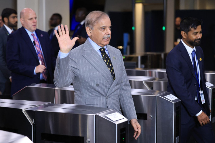 Pakistani Prime Minister Shehbaz Sharif raises a hand on Sept. 22, 2026, as he arrives at the United Nations Headquarters in New York, the United States, to attend the first day of the high-level general debate during the 81st UN General Assembly.