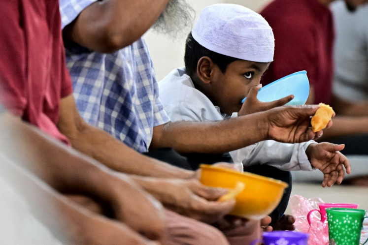 Muslims break their fast on March 18, 2024, during Ramadan at the Wekanda Jumma mosque in Colombo.