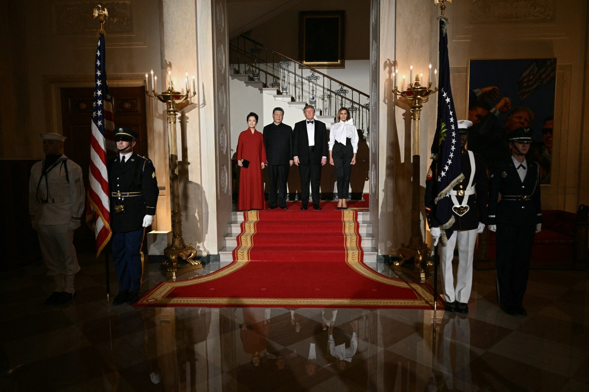 (From left) China's First lady Peng Liyuan, China's President Xi Jinping, US President Donald Trump and US First Lady Melania Trump pose ahead of a State Dinner at the White House in Washington, DC, on September 24, 2026. 