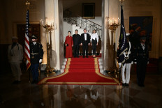 (From left) China's First lady Peng Liyuan, China's President Xi Jinping, US President Donald Trump and US First Lady Melania Trump pose ahead of a State Dinner at the White House in Washington, DC, on September 24, 2026. 