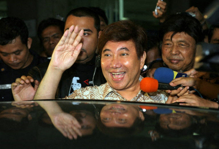 Guruh Soekarnoputra (center), brother of fifth Indonesia president Megawati Soekarnoputri, waves to journalists on January 12, 2008, after visiting his sister's political rival, the second Indonesia president, Soeharto, at the hospital. 