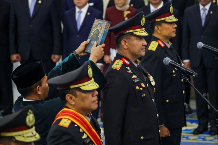 Newly appointed National Police chief Gen. Suyudi Ario Seto (center) takes the oath on Oct. 1, 2026, during his inauguration at the State Palace in Central Jakarta. 
