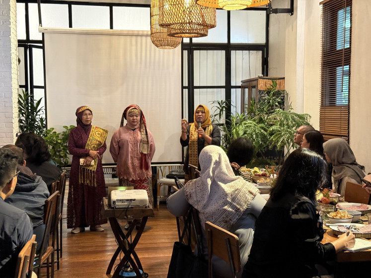 Women forest defenders from Puan Rimba explain the forest-sourced ingredients featured in a lunch they served to guests on Sept. 30 in South Jakarta.

