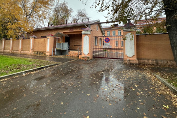 A view of the entrance to the grounds of the anti-plague institute in the city of Irkutsk on October 6, 2026. Russian authorities denied on October 6, 2026 that they were imposing anti-plague measures after a laboratory technician reportedly died of the disease, and reacted to Washington's offer of assistance by proposing to help battle US infectious diseases.