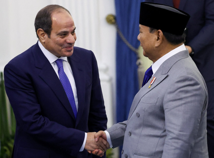 Egyptian President Abdel Fattah al-Sisi shakes hands with Indonesian President&nbsp;Prabowo&nbsp;Subianto after a joint-press conference following their meeting on Oct. 11 at the Merdeka Palace in Jakarta.