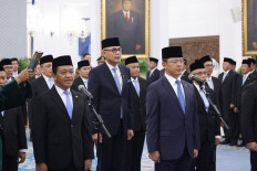 Bahlil Lahadalia is sworn in as coordinating downstream and energy transition minister on Oct. 1 at the State Palace in Jakarta.