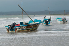 This view shows boats on the beach in the San Pedro commune in Santa Elena, Ecuador, on September 18, 2026. Small-scale fishermen in the eastern Pacific &ndash; from the shores of Ecuador and Peru to those of Panama and Guatemala &ndash; are suffering the impact of ocean warming caused by the El Ni&ntilde;o phenomenon, which forces several species to migrate to deeper waters and leaves nets half empty and coastal communities in crisis.