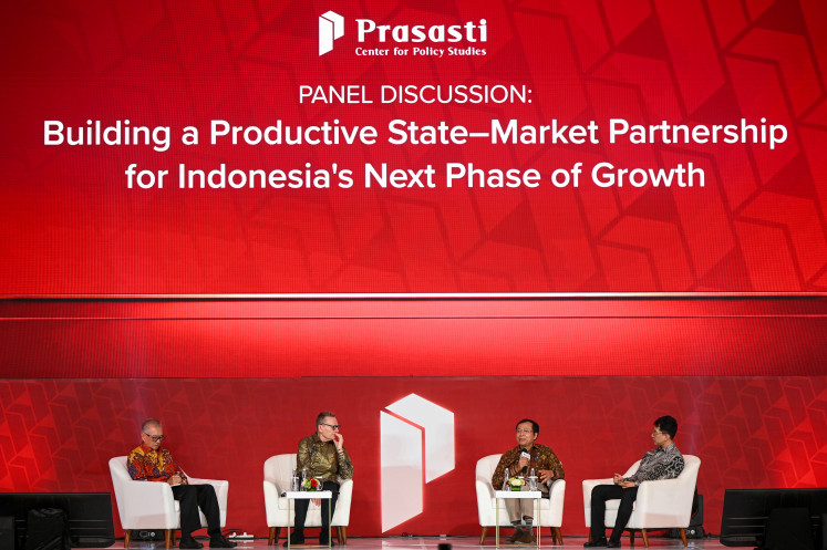 Nobel laureate James A. Robinson (second left), Coordinating Economic Minister expert staff member Raden Pardede (second right), Prasasti Center for Policy Studies research director Adhi Nugroho (right) and moderator Halim Alamsyah (left) take part in a panel discussion at the 2026 Prasasti Indonesia Policy Forum in Jakarta on Oct. 13, 2026.