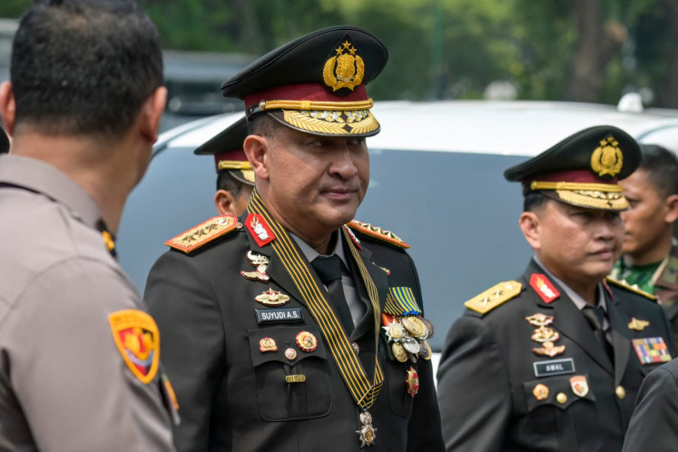 Newly appointed National Police chief Gen. Suyudi Ario Seto (center) arrives for his inauguration on Oct. 1 at the State Palace in Jakarta.