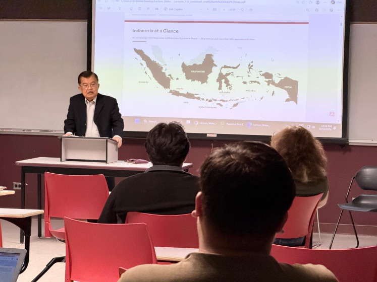 Former vice president Jusuf Kalla presents his public lecture at the Northern Illinois University (NIU) in DeKalb, Illinois, the United States, on Oct. 13, 2026.