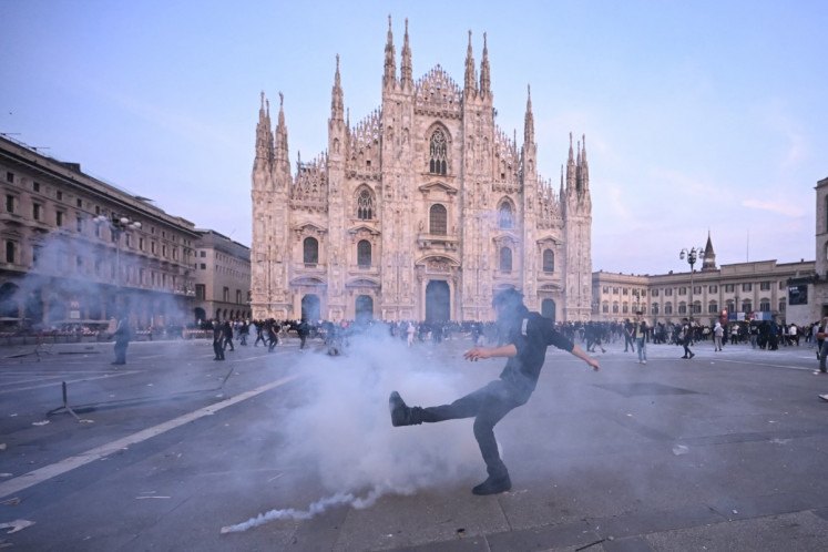 Demonstrators clash with Police during an anti-government protest organized by the Italia in Piazza movement, at Piazza Duomo in Milan, on October 17, 2026. Inspired by recent protests in France and Spain, demonstrators are protesting against the rising cost of living, low wages, high rents and public service shortcomings, demanding better living and working conditions.