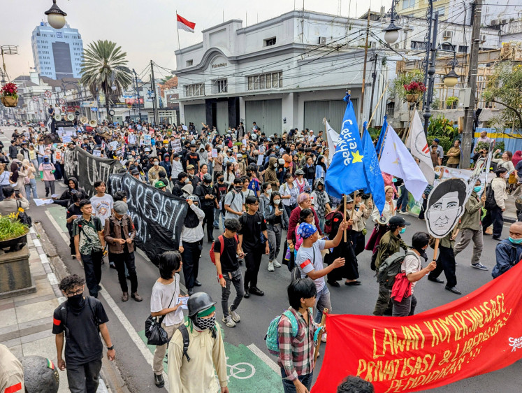 Protesters rally against the government&rsquo;s sluggish handling of forest and peatland fires and some President Prabowo Subianto&rsquo;s welfare policies, during a protest on the second anniversary of Prabowo's administration on Jl. Asia Africa in Bandung, West Java, on Oct. 20, 2026. 
