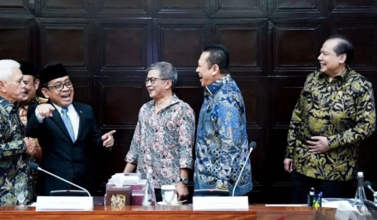 Big tent: Chairman of the Presidential Advisory Council (Wantimpres) Pratikno (second left) shares a light moment with fellow council members including former government critic Rocky Gerung (third left) on Oct. 21, 2026 on the sidelines of their meeting.