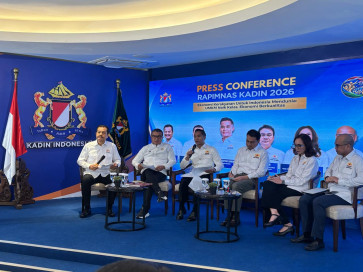 Kadin chairman Anindya Bakrie (center) and other members attend a press conference at Kadin&rsquo;s office in Jakarta on Oct. 22, 2026.