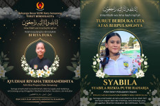 Memorial portraits of pencak silat athlete Ayudiah Rivana Tridiandinita (left) and finswimmer Syabilla Rizkia Putri Raharja (right), who died in separate incidents during the 17th Central Java Provincial Games (Porprov Jateng XVII) in October 2026.


