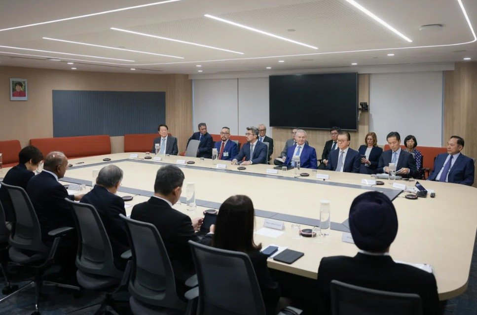Senior leaders representing the 10 Singapore firms being investigated for their links to haze-causing fires at a meeting on Oct 28, 2026 in Singapore.